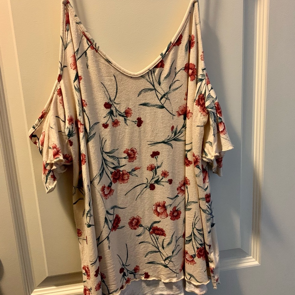 Open shoulder floral top